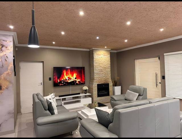 3 BEDROOM HOUSE FOR SALE IN THE ORCHARDS